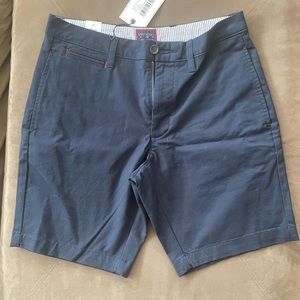 Untuckit 9in inseam shorts